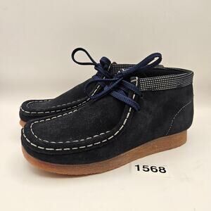CLARKS KIDS 2.5 WALLABEE BOOT BLUE NAVY SUEDE MAN MADE UPPER NWOB
